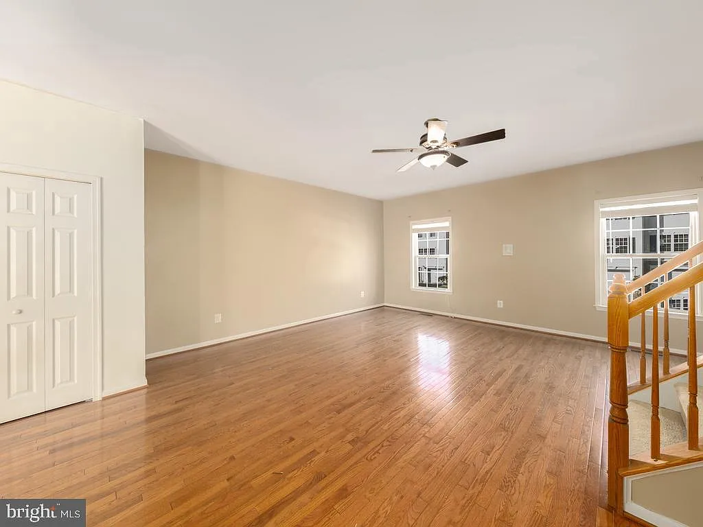 4 bed, 3.5 bath, 2040 sqft, $2,600 — Photo 4