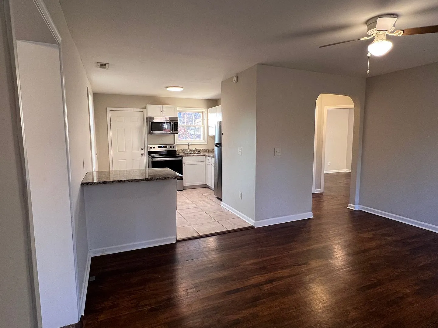 3 bed, 1.0 bath, 846 sqft, $1,695 — Photo 4
