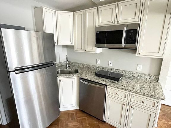 4th image of 2927 N Calvert St #1F