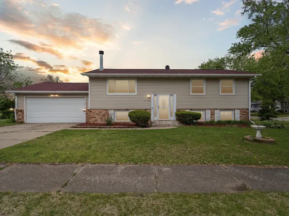 3128 New England Dr, Rockford, IL 61109