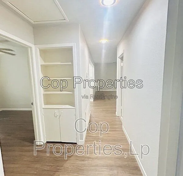 2914 Greenacres St — Photo 10
