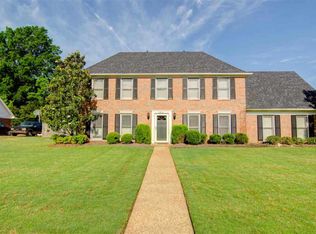 2851 Fairway Glen Dr, Collierville, TN 38017