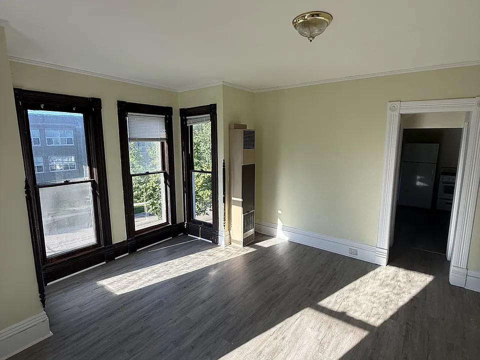 52 N West St #3