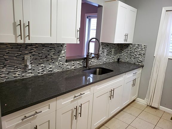 2nd image of 225 Whiton St #2A