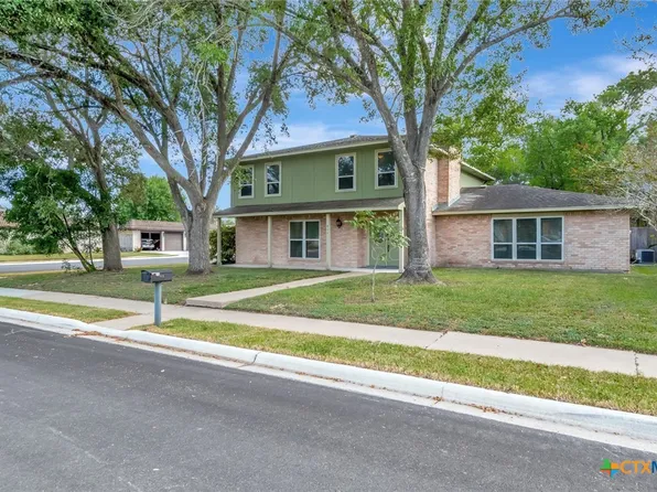 911 Westwood St, Victoria, TX 77901