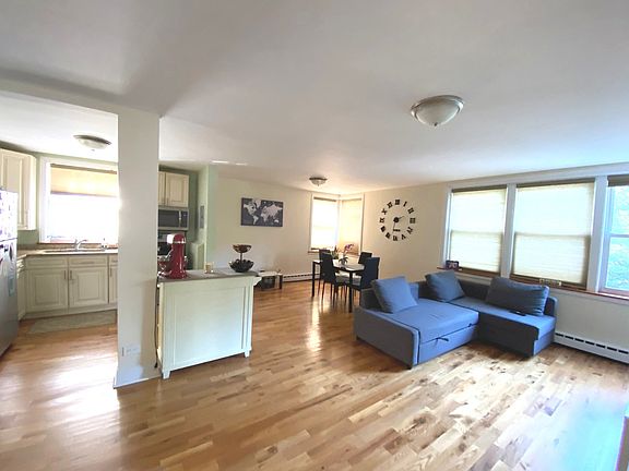 4th image of 2429 W Farragut Ave APT 1A
