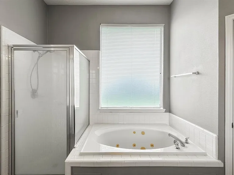 3827 Shady Breeze Dr — Photo 28