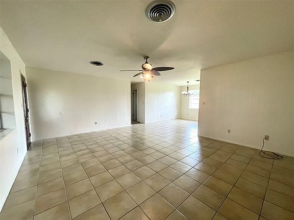 4th image of 2107 James Ave