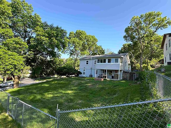 3rd image of 3319 Dodge Ave