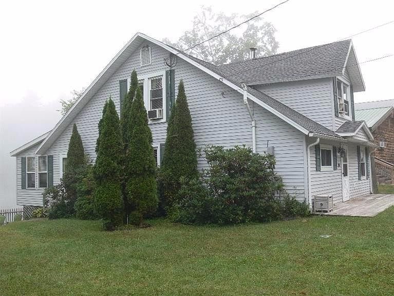 1st image of 217 Lake Shore Dr N