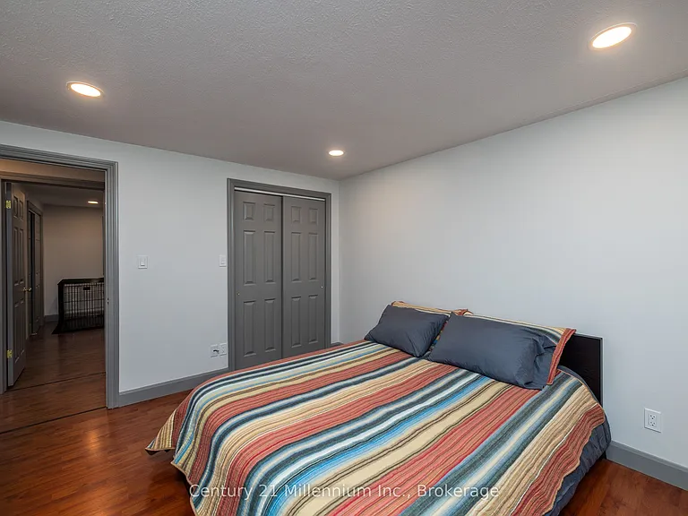 413 Queen St S #B — Photo 14