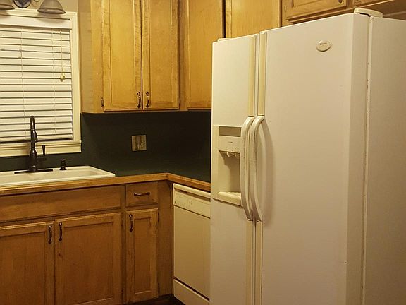 Sink, Dishwasher adn Refrigerator