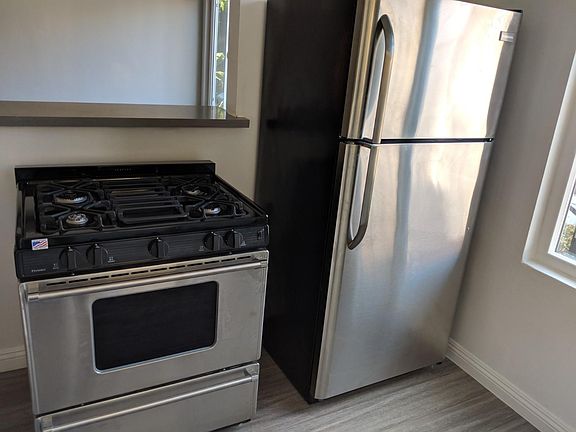 4th image of 1135 S Doheny Dr #1