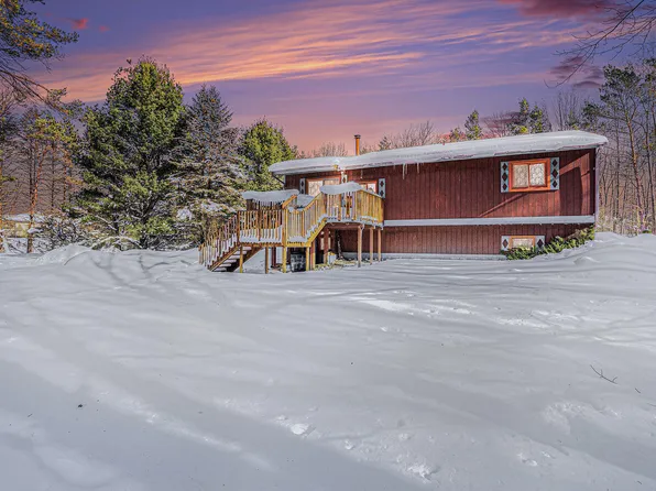 3225 Maple Island Rd, Ravenna, MI 49451