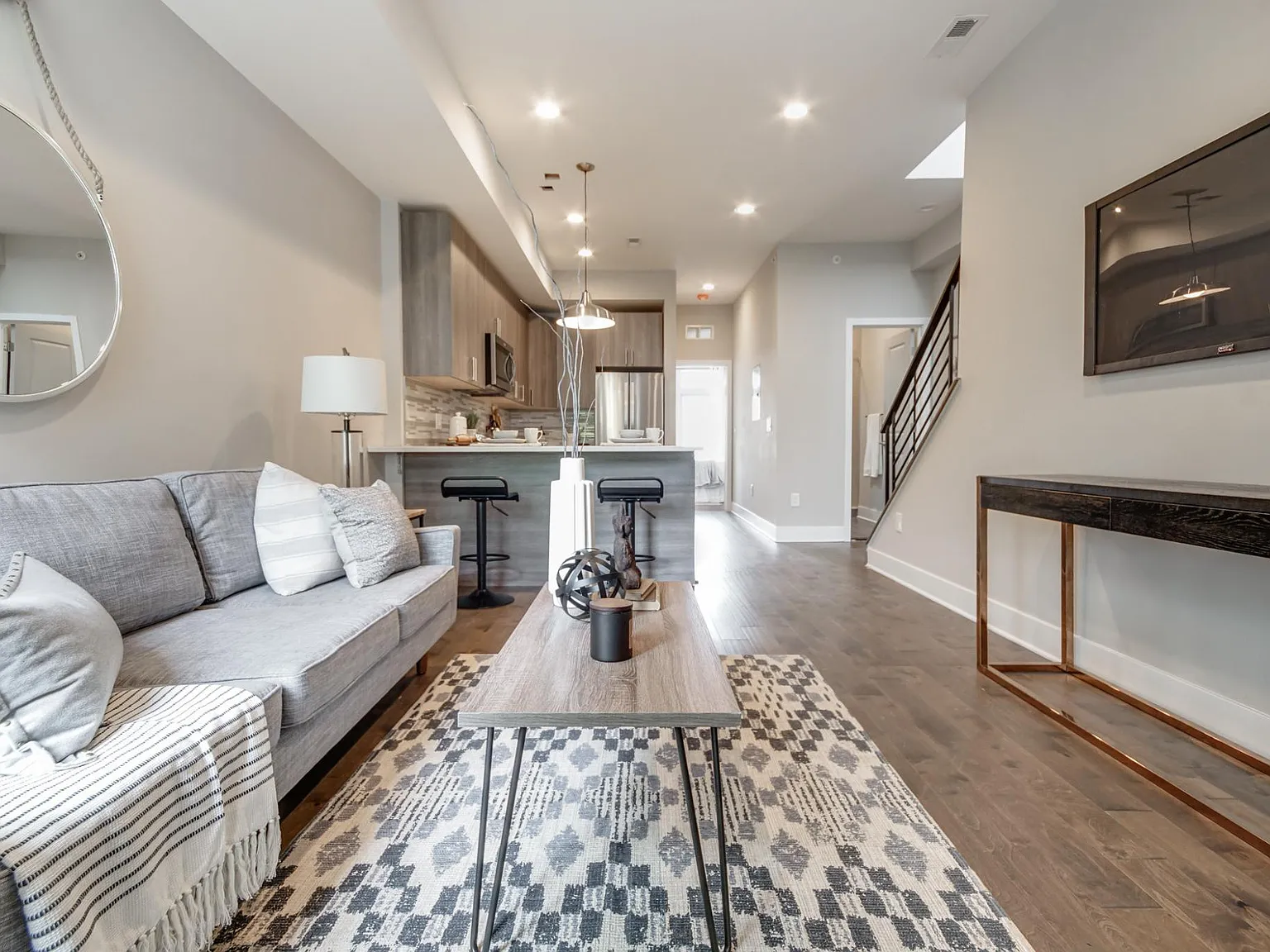 2 bed, 1400 sqft, $1,850 — Photo 2