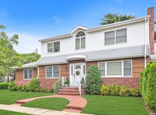116 Millington Pl, Mineola, NY 11501