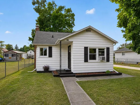 914 State St, Owosso, MI 48867