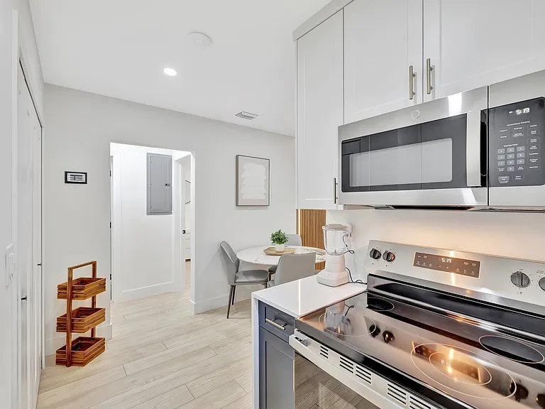934 NW 4th Ave #4 — Photo 8