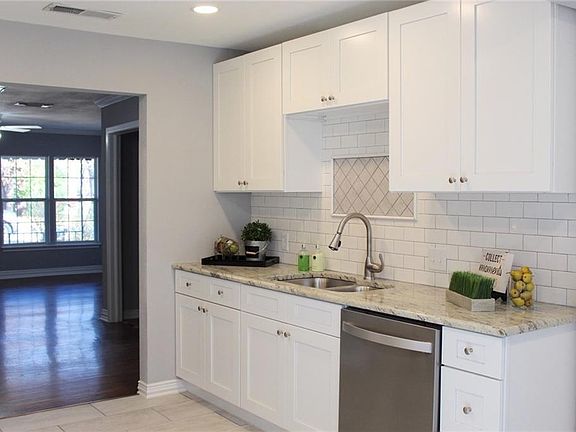 4th image of 5121 Blackstone Dr