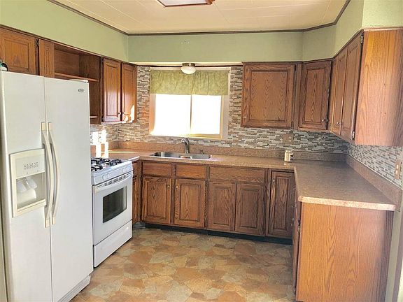 2nd image of 805 W Ionia Ave