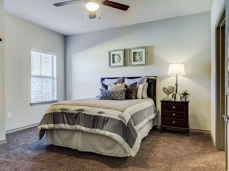 The Lakeshore Apartment Homes — Photo 6