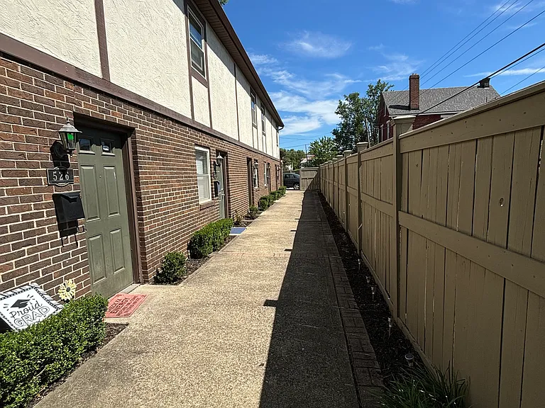 526 Forest St — Photo 22