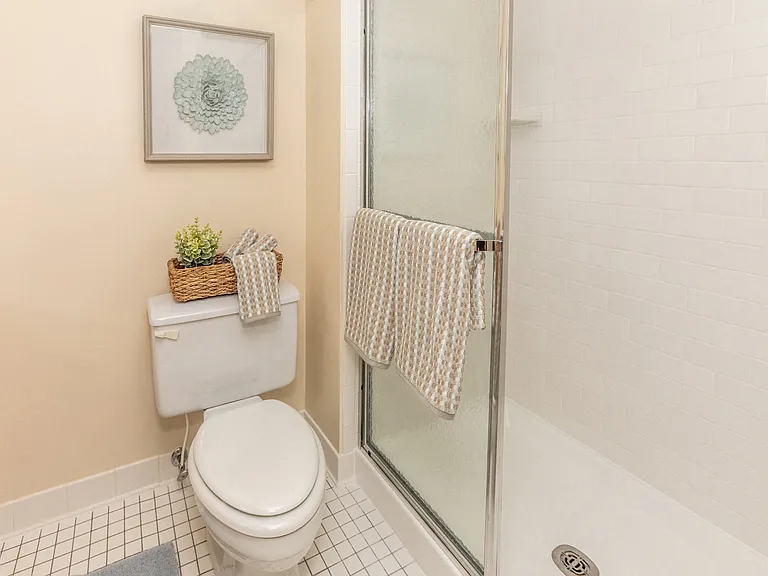 Ivy Hall Apartments — Photo 5