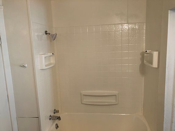 4th image of 304 S Vine Ave