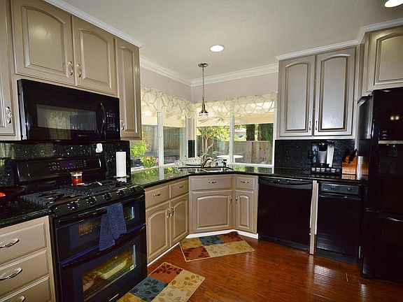 4th image of 753 Bonita Ave
