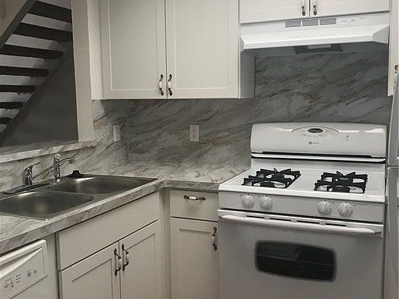 4th image of 904 Milford Way #A