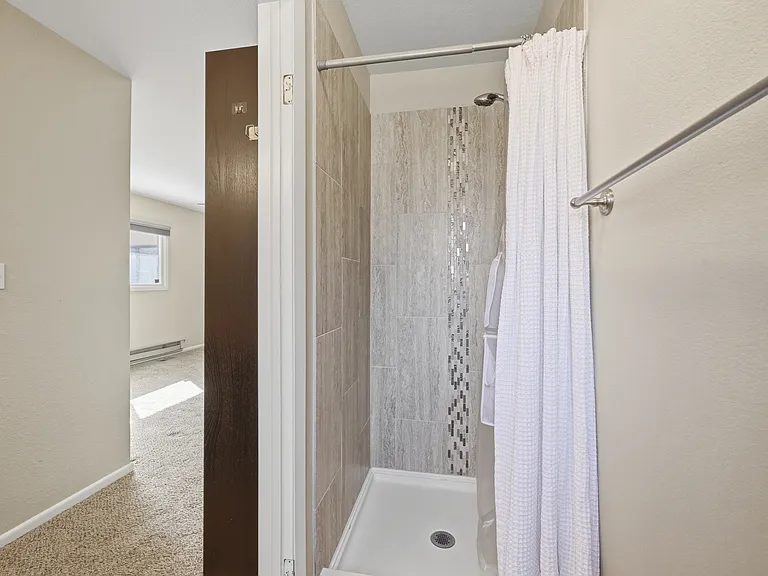 1040 S Fulton St — Photo 13