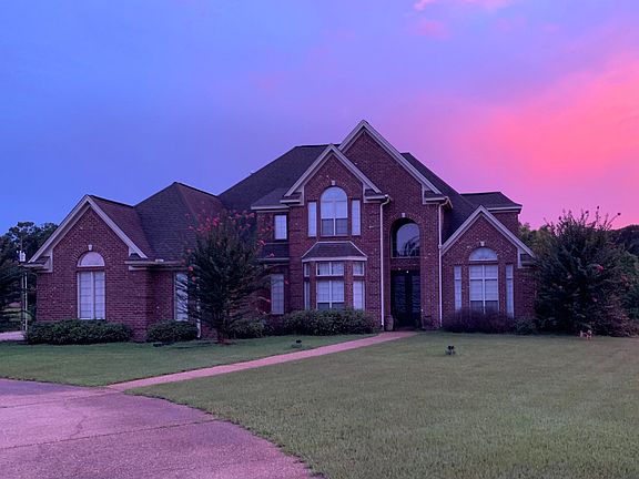 2nd image of 1060 Lisa Ln