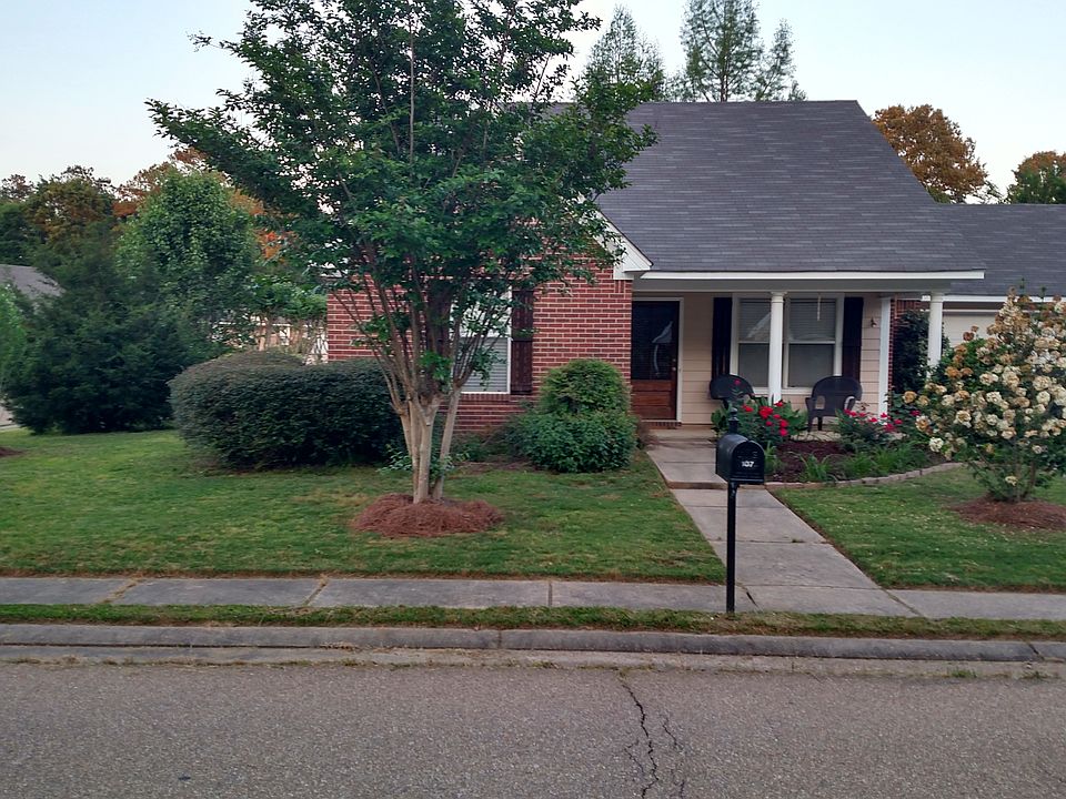 1st image of 107 Basswood Cir