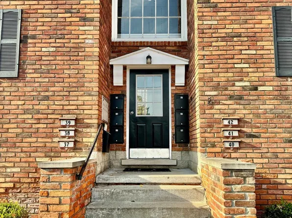 31831 Grand River Ave Unit 39, Farmington, MI 48336