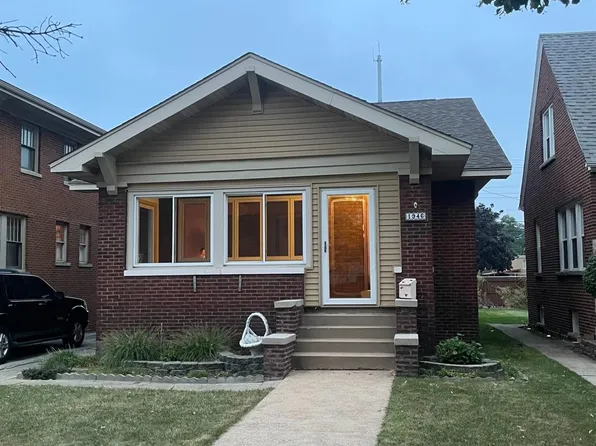 1946 Davis Ave, Whiting, IN 46394