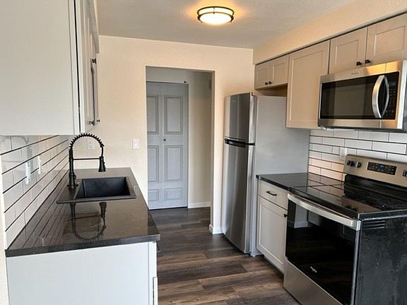 3rd image of 808 Columbia Ave APT 8