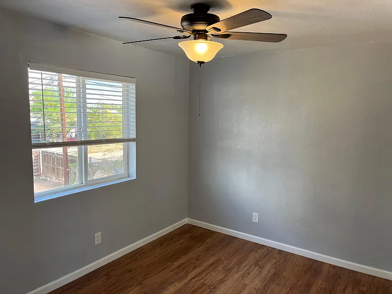 1319 E Moreland St #4 — Photo 5