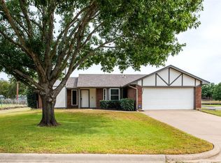 9707 Windsor Cir, Fort Worth, TX 76140