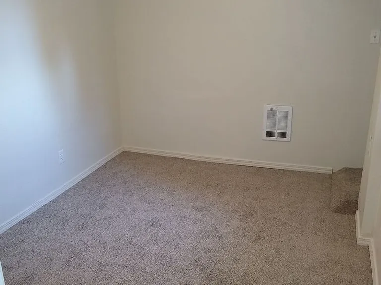 1390 Retsil Rd E — Photo 15