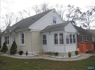 55 Sherwood Rd, Dumont, NJ 07628