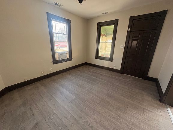 3rd image of 1416 W 21st St