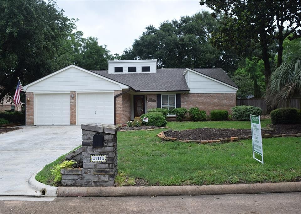 WELCOME HOME to the best maintained residence in Tomball. Home of Mrs. Clean and Mr. Meticulous! So many upgraded features for a home in this price range. You will be astonished!