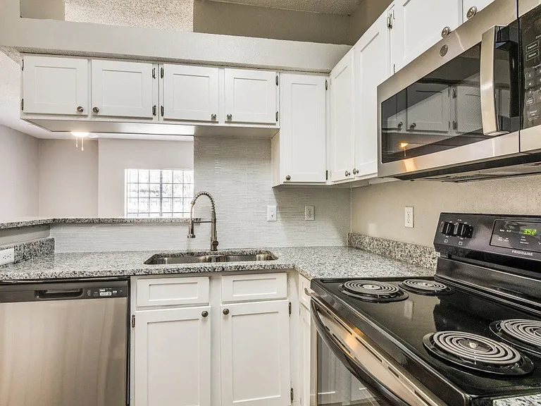 Foxborough Apartments — Photo 7