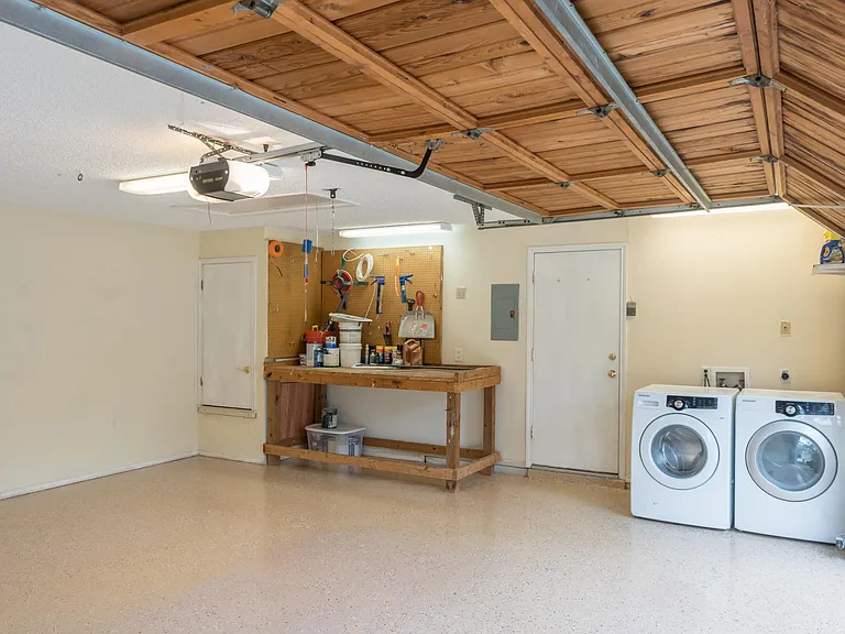 6424 Brookway Dr — Photo 23