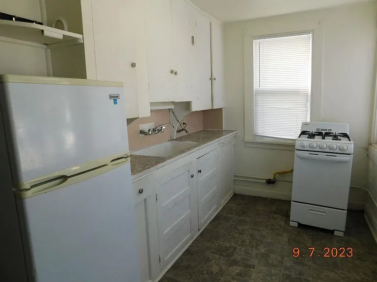 802 E 6th St #4 — Photo 7