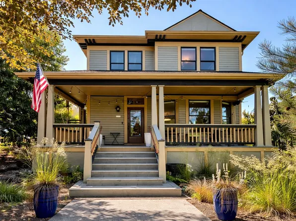 1175 11th St, Astoria, OR 97103