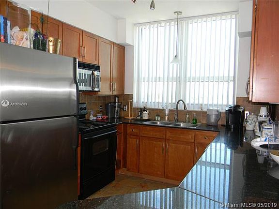 3rd image of 2000 N Bayshore Dr APT 1001