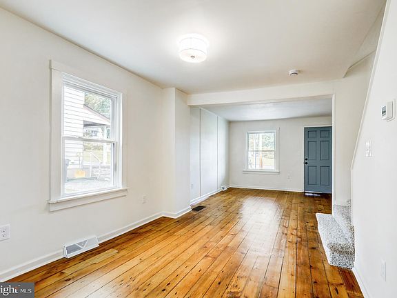 5th image of 29 Seyfert Dr