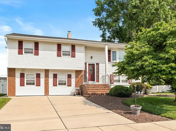 5 Misty Pine Ln, Hamilton, NJ 08690