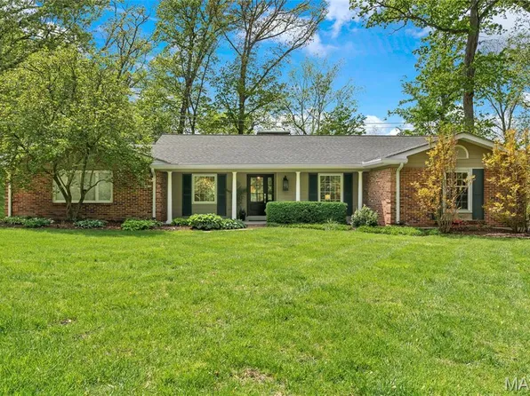 667 Country Manor Ln, Saint Louis, MO 63141
